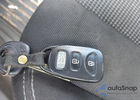 2017 Hyundai Elantra Gt z USA, uszkodzony, nr VIN KMHD35LH4HU382024